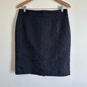 Banana Republic || Woman’s Elegant Black floral skirt Sz 12
